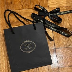 Venus Et Fleur Black Gift Bag with Ribbons